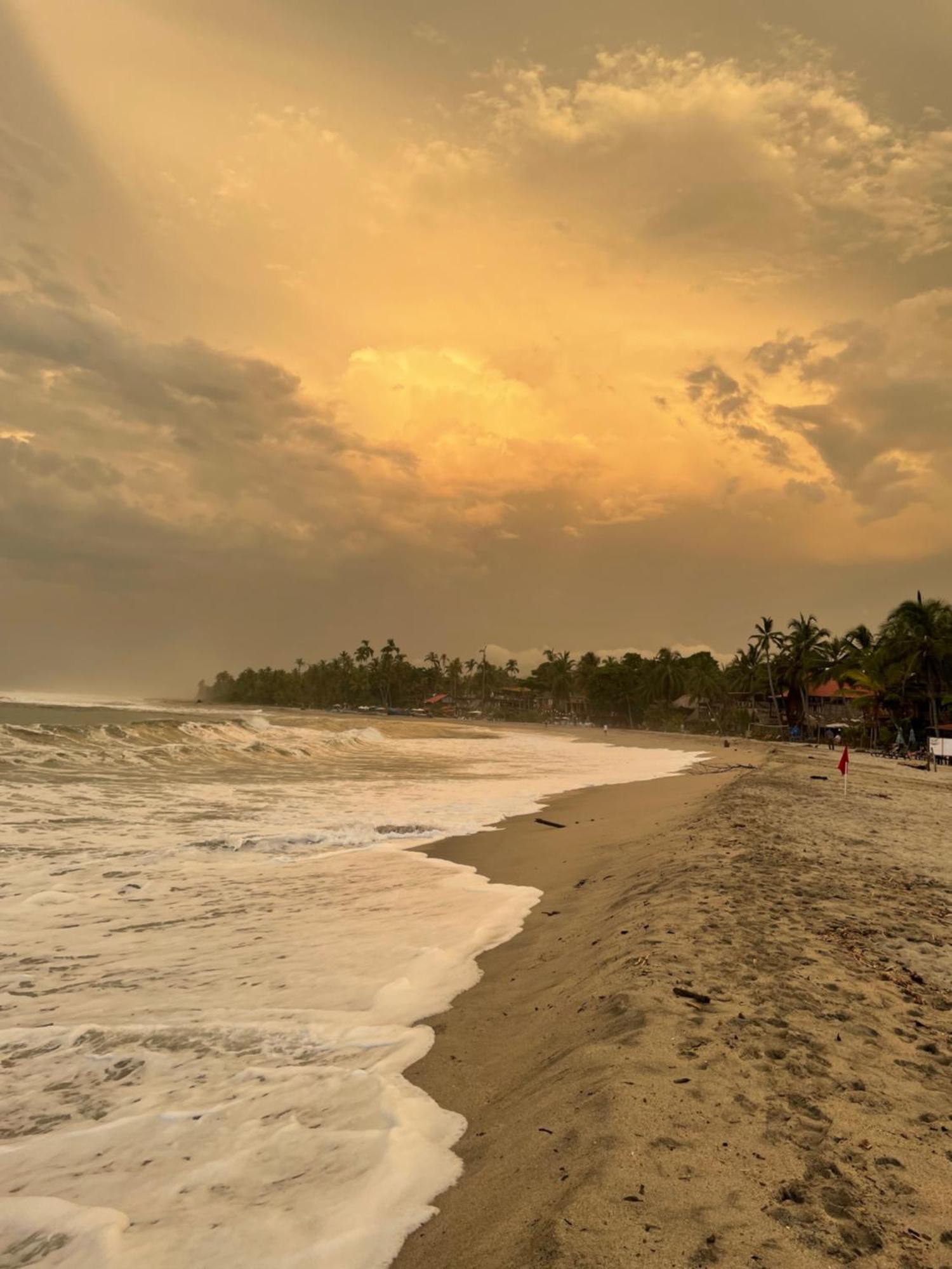 The Mompe Beach Hostal La Poza Luaran gambar